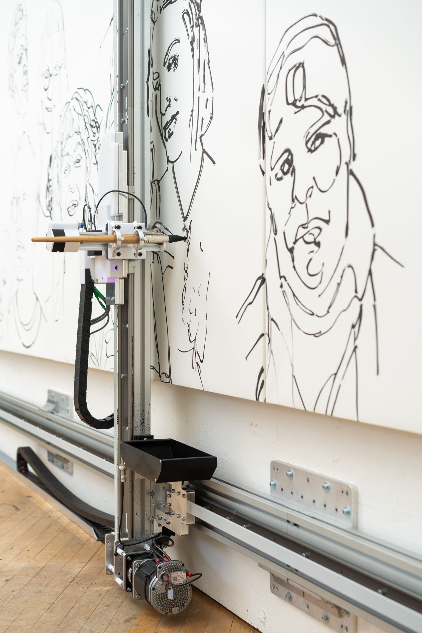 The drawing machine in action