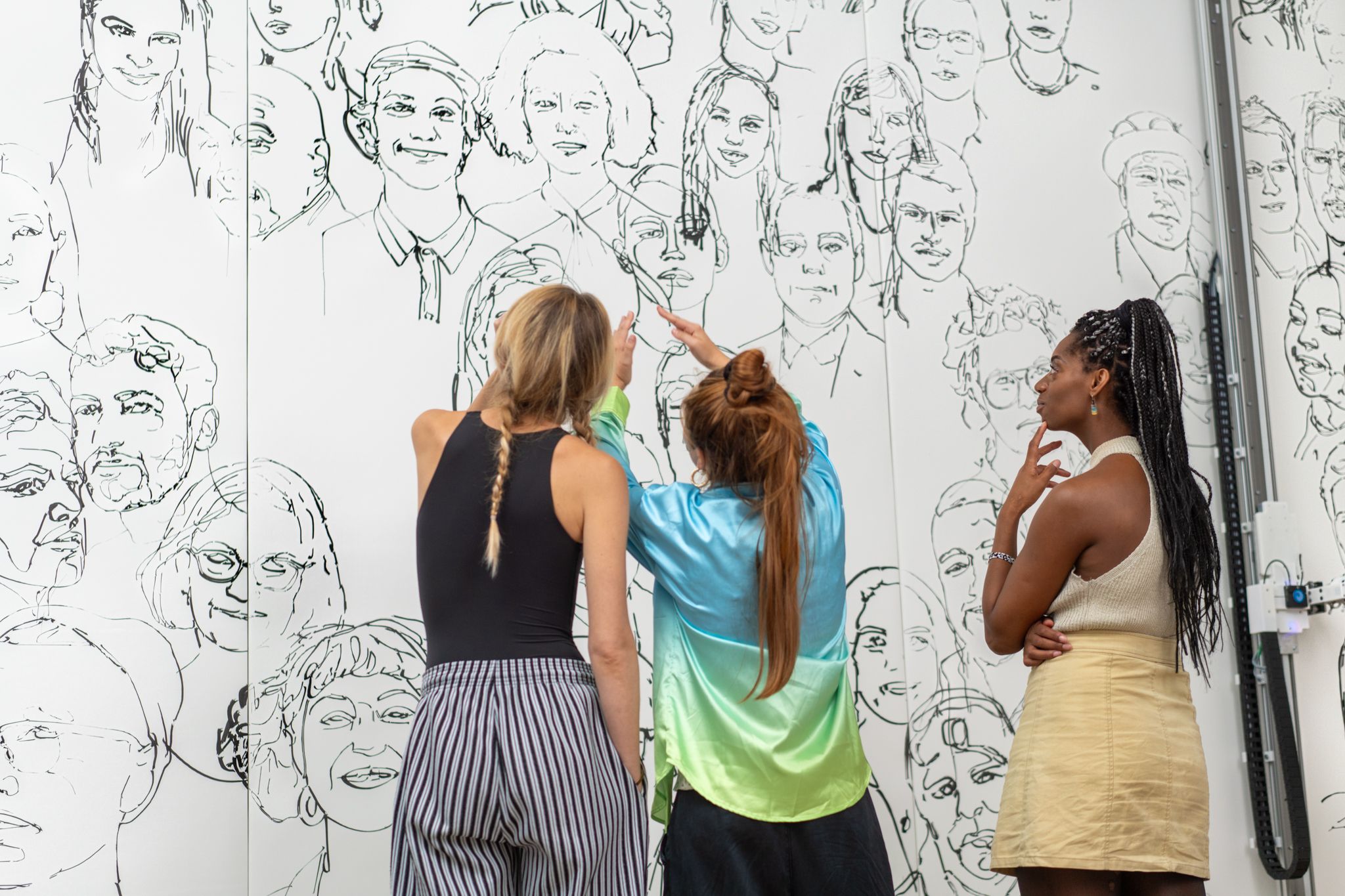 The drawing machine in action, discussion